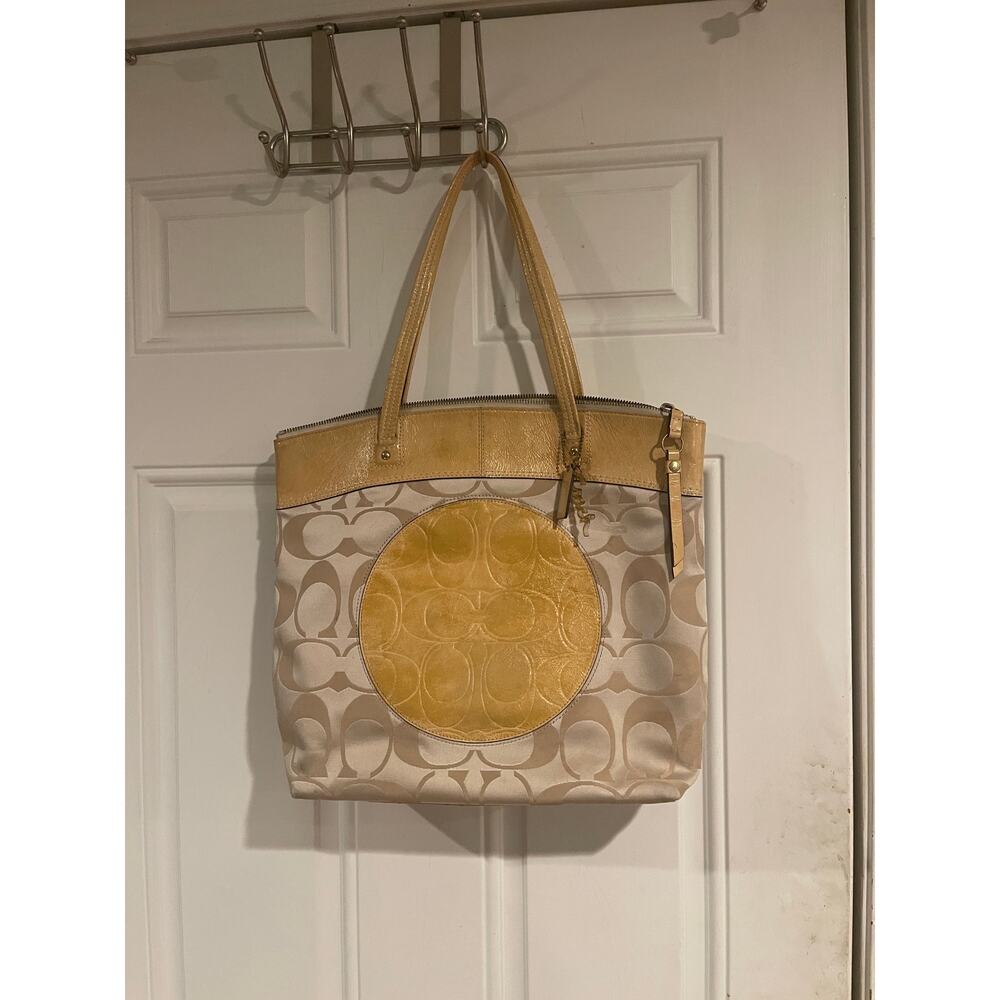 Coach Laura Signature Tote bag in beige and champagne fabric - Vintage